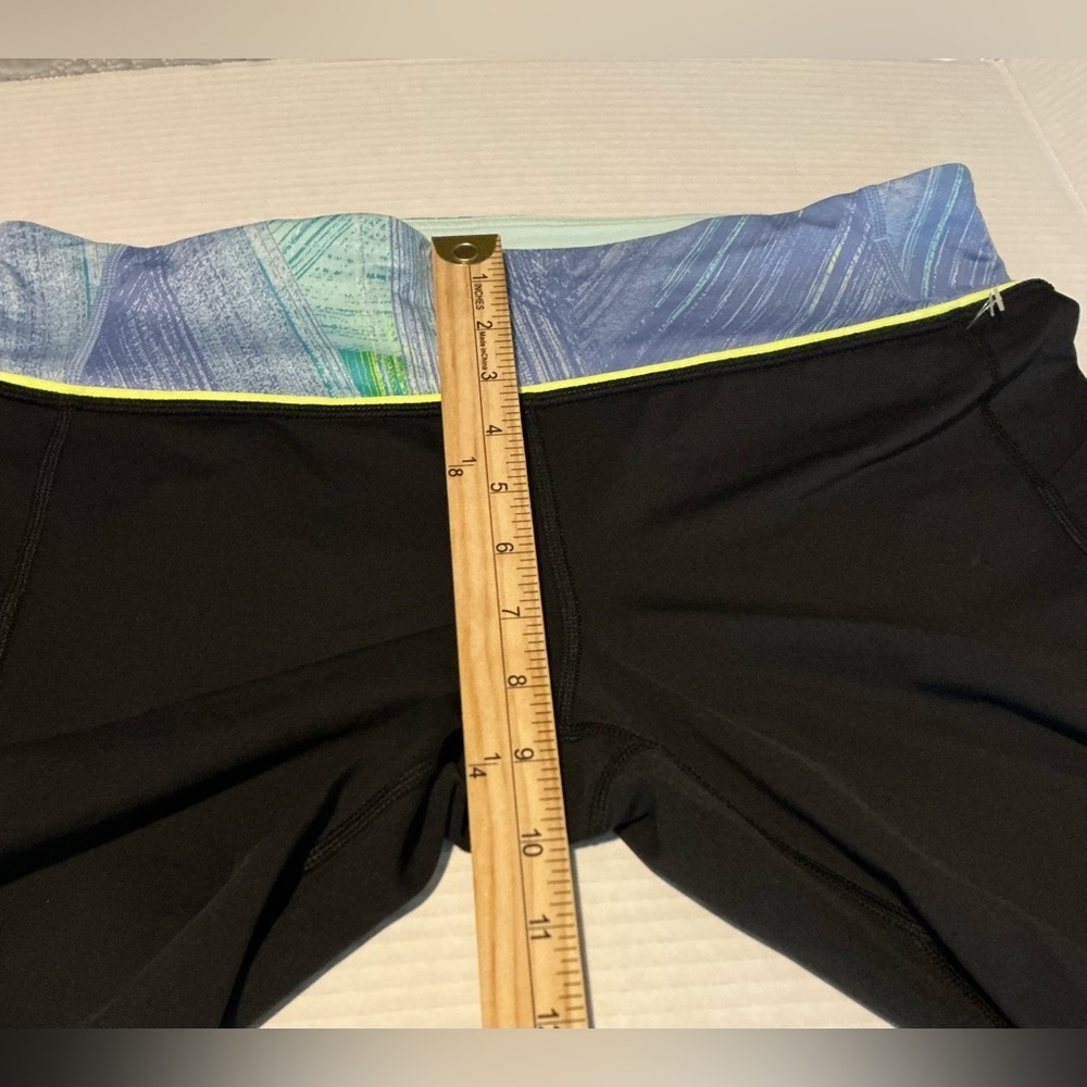 Lululemon Crop Leggings Size 10 - Black with Patterned Waist & Mesh Details - Picture 8 of 10